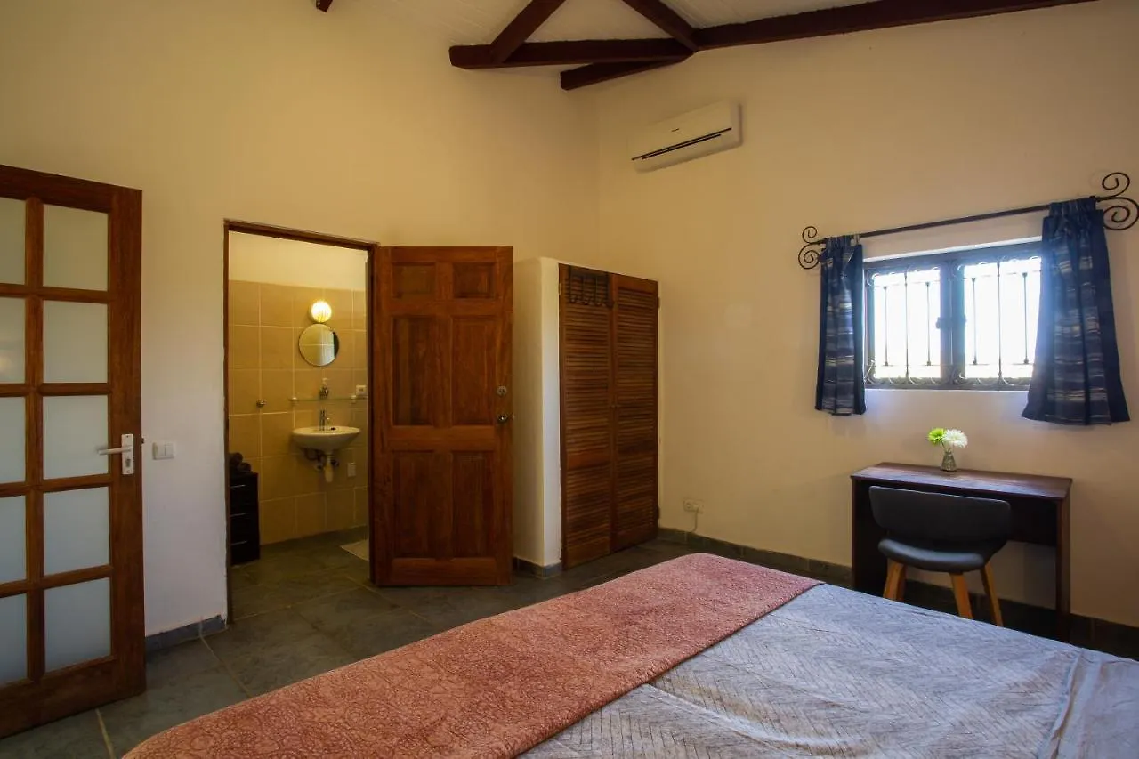 Bed & Breakfast Bed And Breakfast Toni Kunchi Willemstad